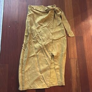 Women’s size XS yellow LuLu’s wrap skirt.
